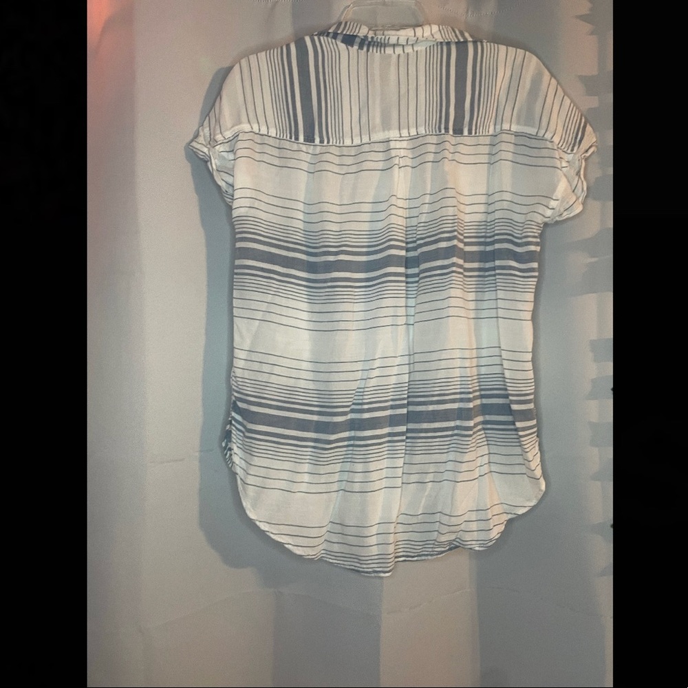 Button up - Picture 3 of 3